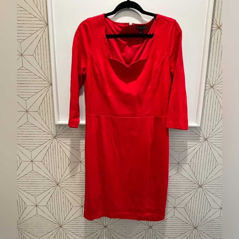 Beautiful scalloped neck The Limited dress